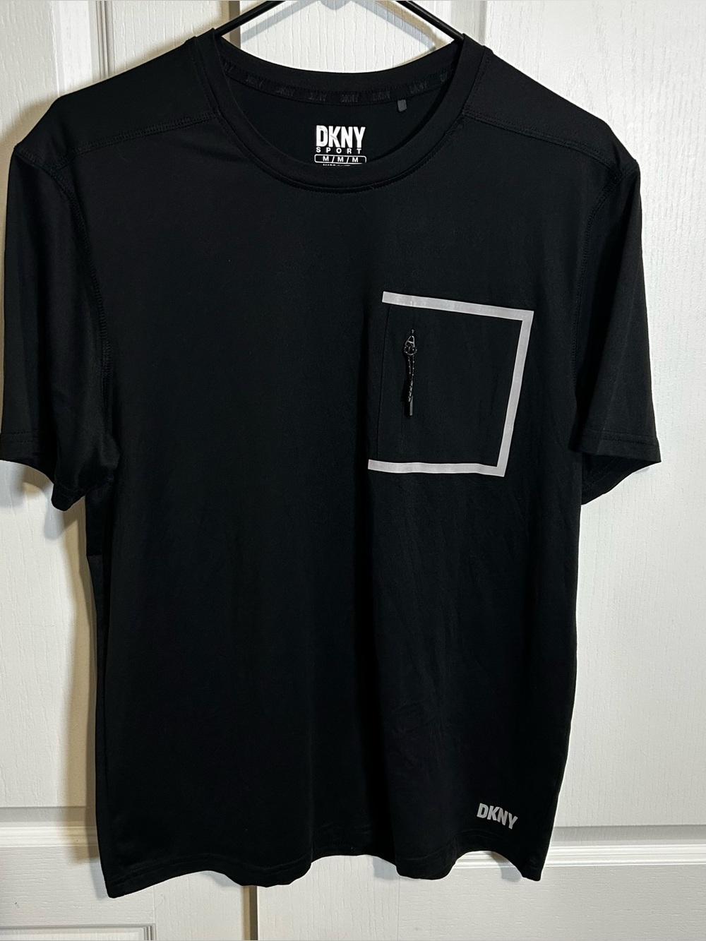 DKNY ​Logo Zip Pocket Men's M Short Sleeve Crew Neck T Shirt Black Light Weight
